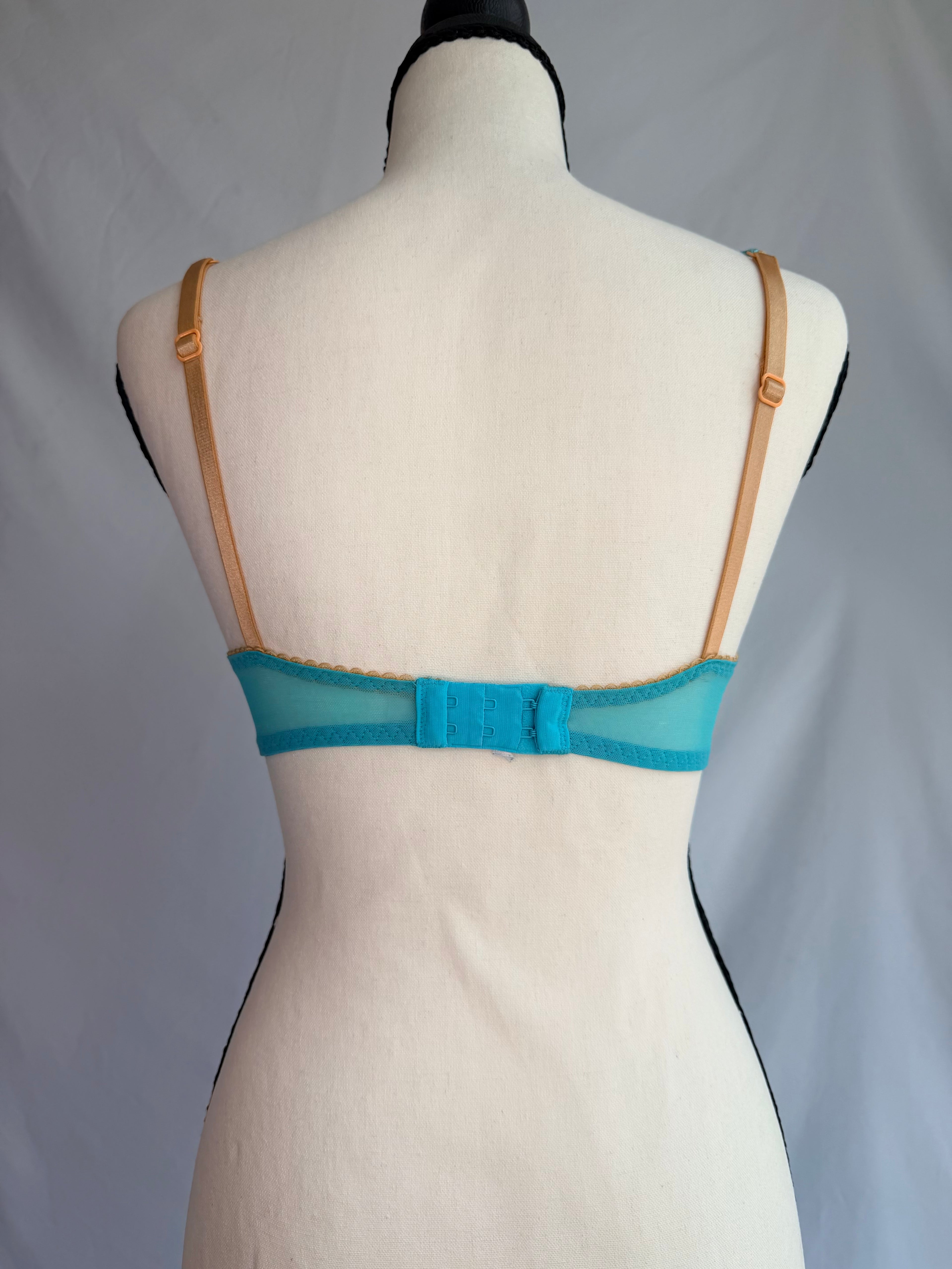 vintage teal lace bra ♡