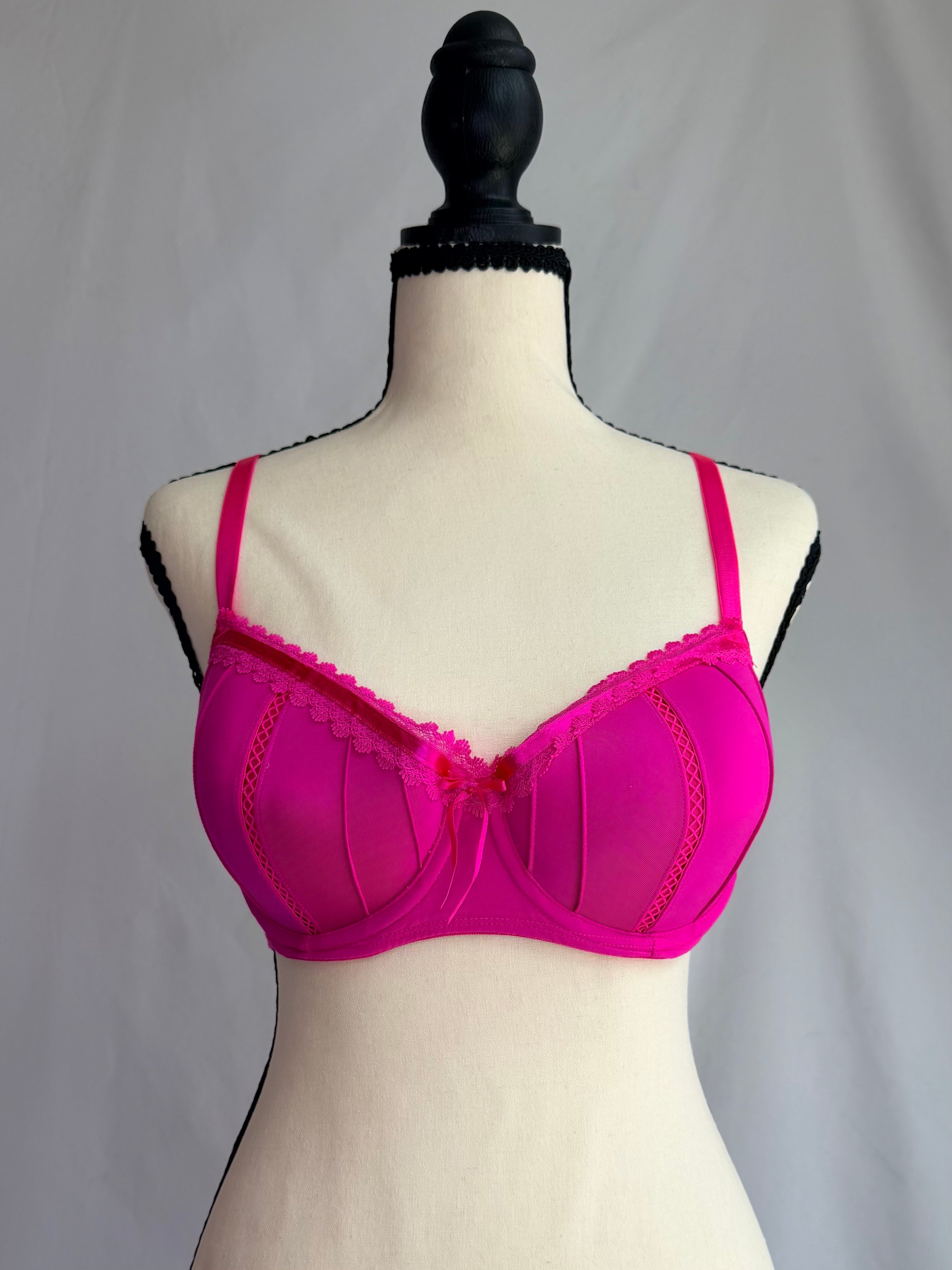 vintage hot pink lace trim bra ♡